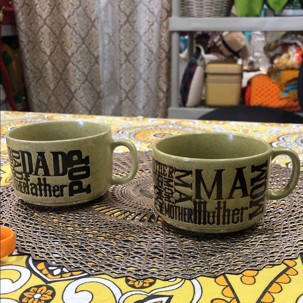 Green 'Mom and Dad’ Ceramic Coffee Mugs Set of 2